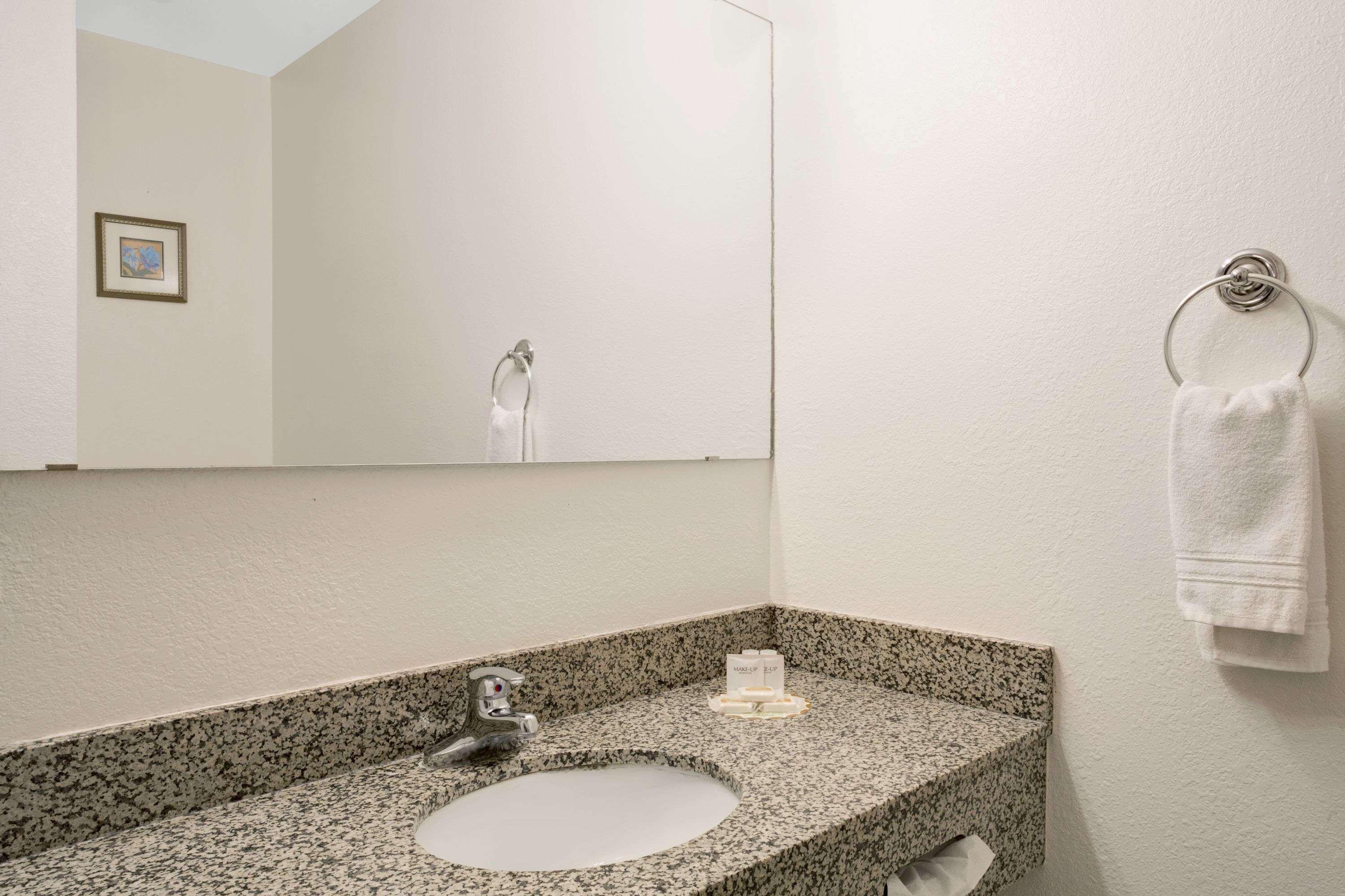 Antelope Inn & Suites Clearfield Екстериор снимка