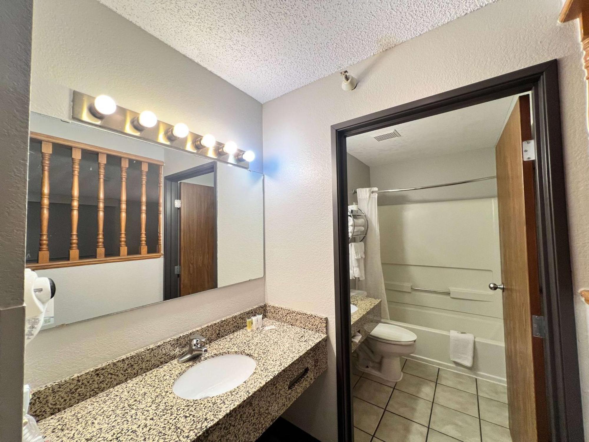 Antelope Inn & Suites Clearfield Екстериор снимка