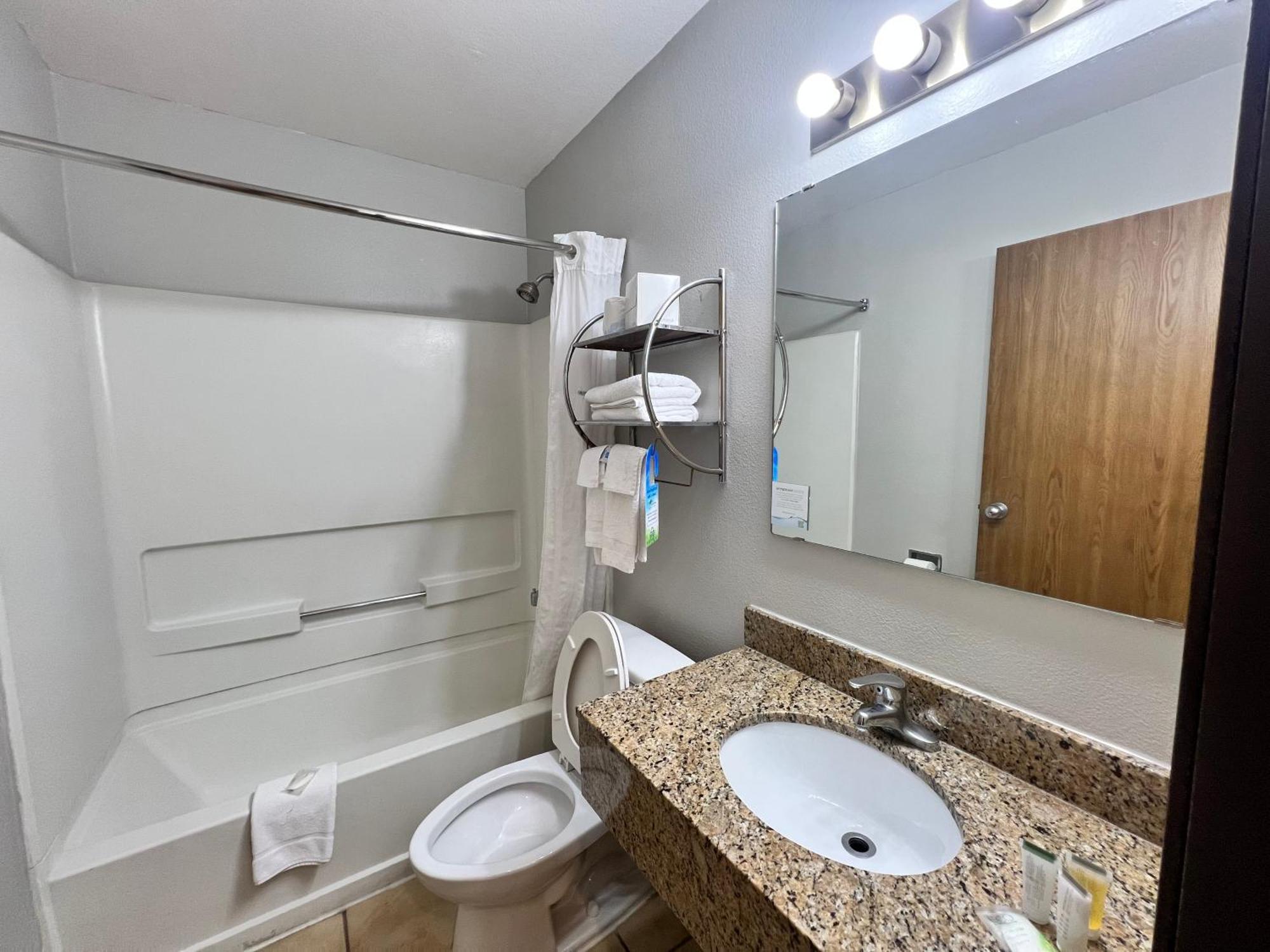 Antelope Inn & Suites Clearfield Екстериор снимка